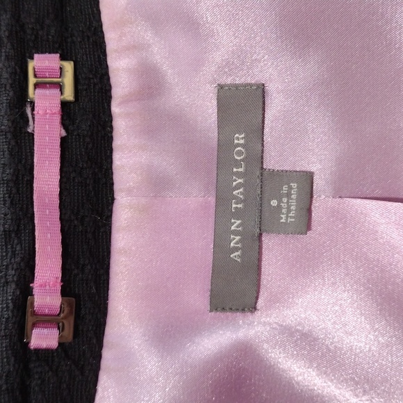 Ann Taylor black cotton blend pink satin lined blazer. Size 8 - Picture 10 of 12